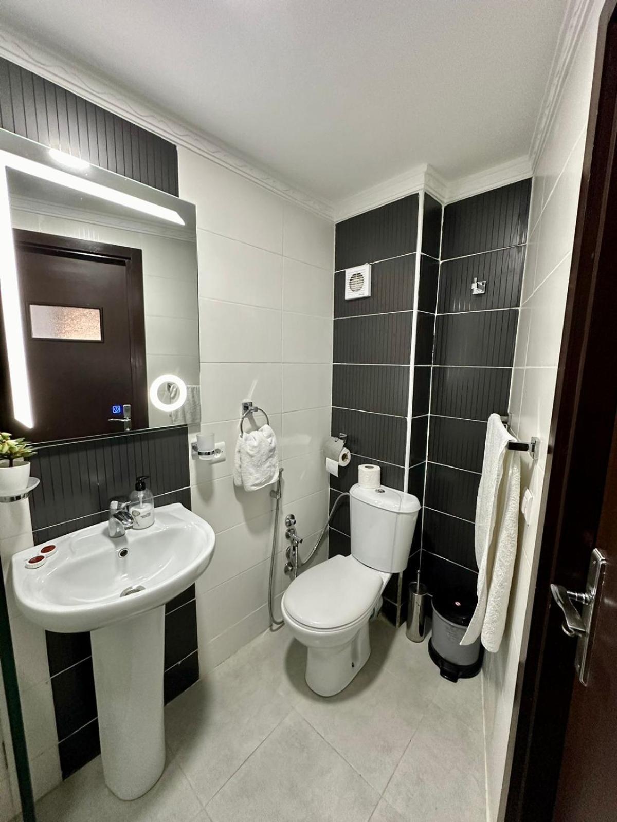 Appart Neuf Lumineux Climatise 1Ere Etage Танжер Экстерьер фото